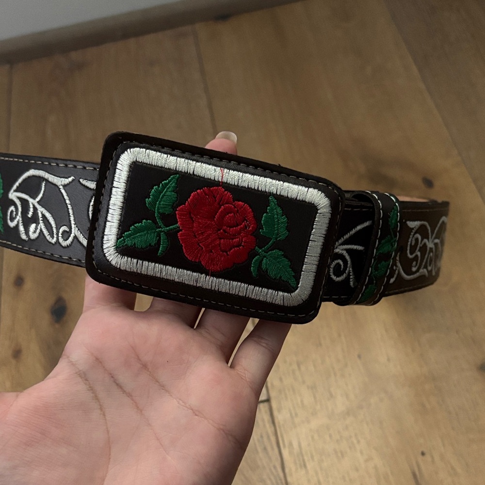 Embroidered leather Rose Belt